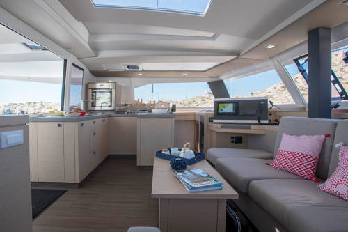 Fountaine Pajot Astrea 42 Bollinger