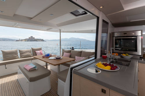 Fountaine Pajot Astrea 42 Bollinger