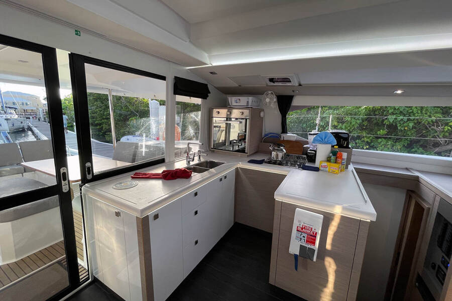 Fountaine Pajot Astrea 42 Nauti Mollie (ex. Out Of Office)