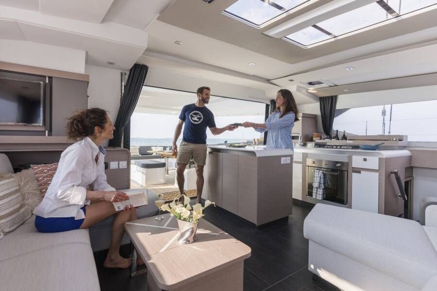 Fountaine Pajot Aura 51 Eleonore et les Garcons