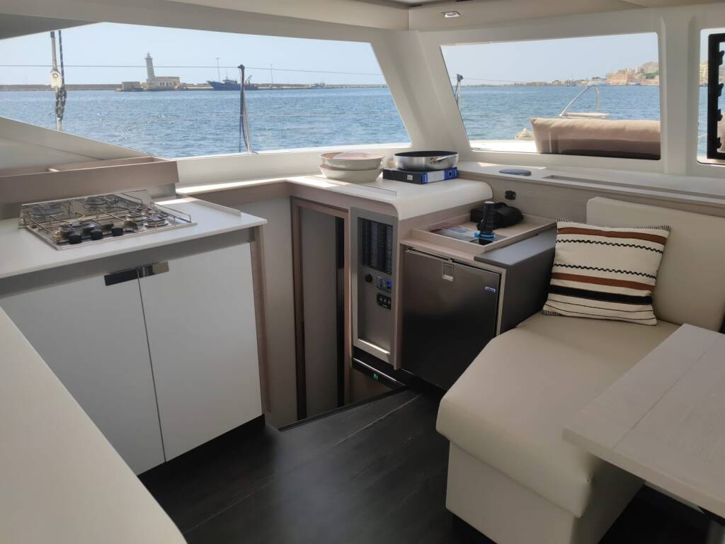 Fountaine Pajot Isla 40   Isla 