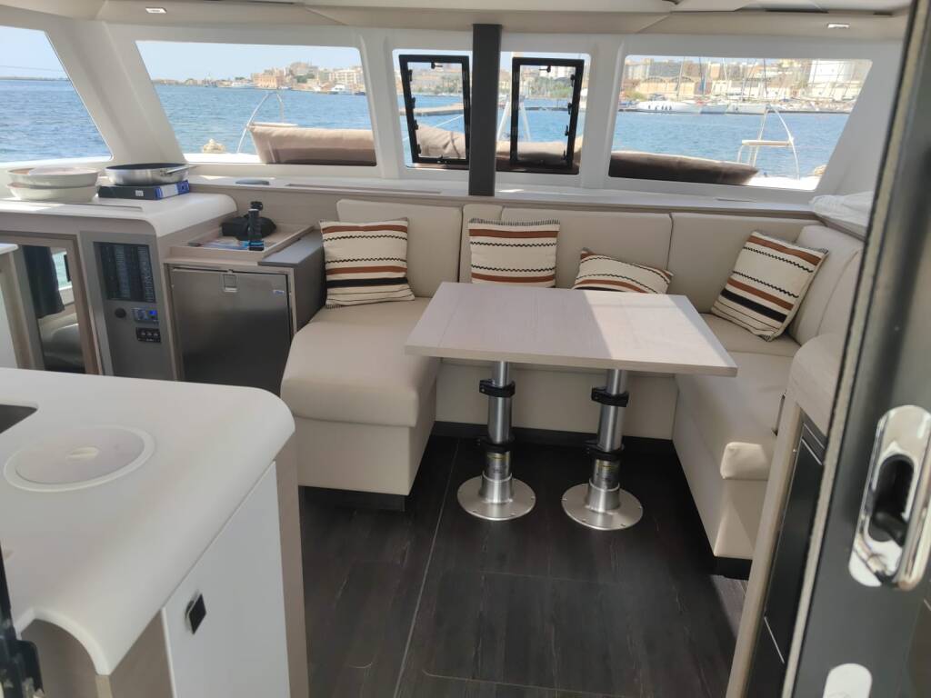 Fountaine Pajot Isla 40   Isla 