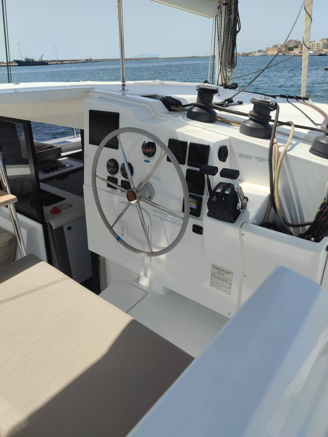 Fountaine Pajot Isla 40   Isla 