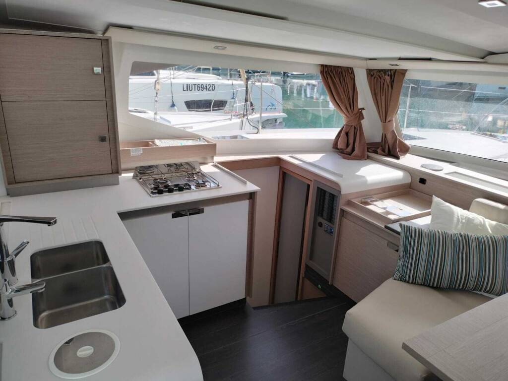 Fountaine Pajot Isla 40 LUNA