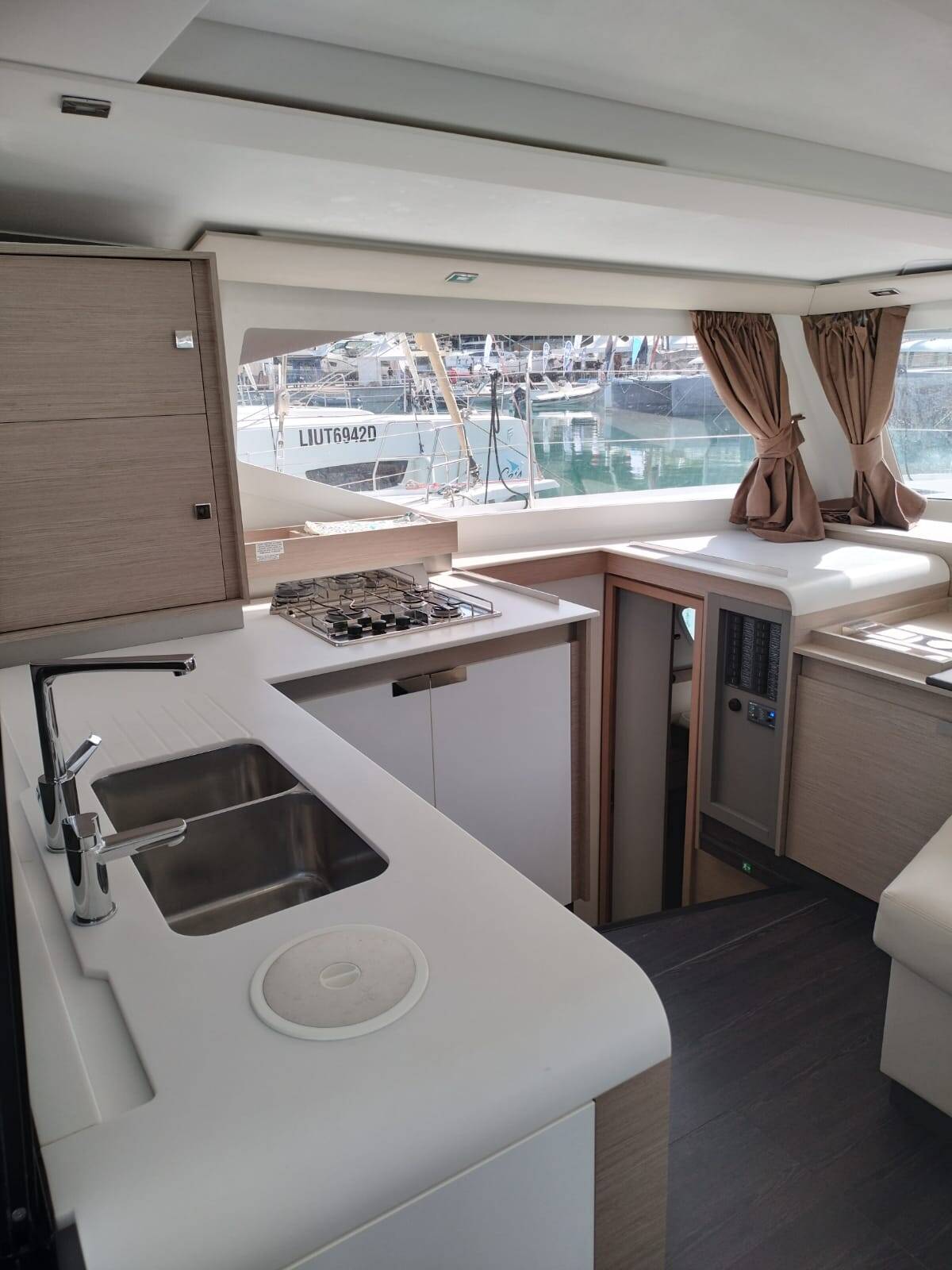 Fountaine Pajot Isla 40 LUNA