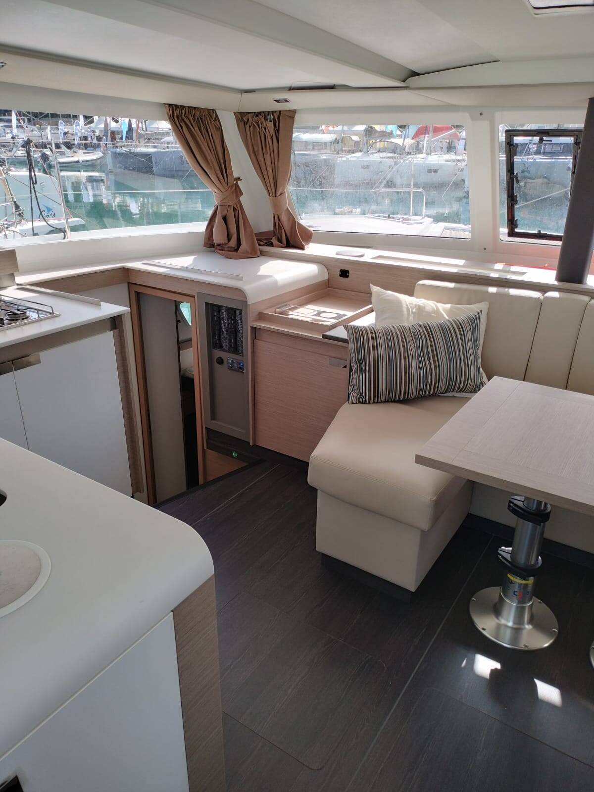Fountaine Pajot Isla 40 LUNA