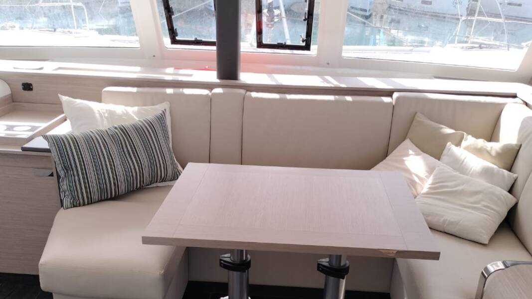 Fountaine Pajot Isla 40 Luna