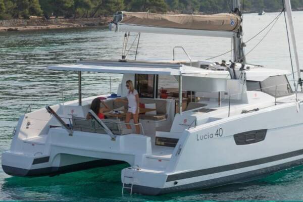 Fountaine Pajot Lucia 40 HAPPY HOUR 
