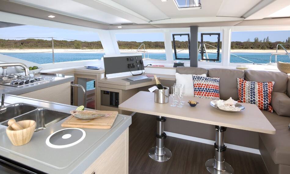 Fountaine Pajot Lucia 40 VAHEVALA 