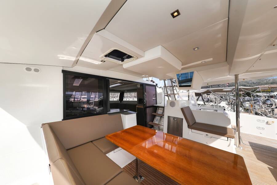 Fountaine Pajot Saona 47 Quintet Tamara V