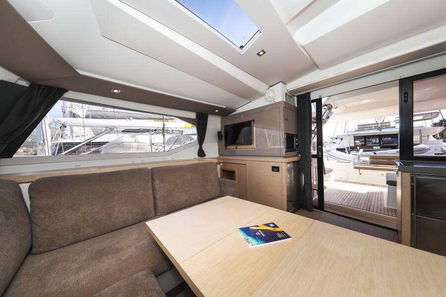 Fountaine Pajot Saona 47 Quintet Nina V