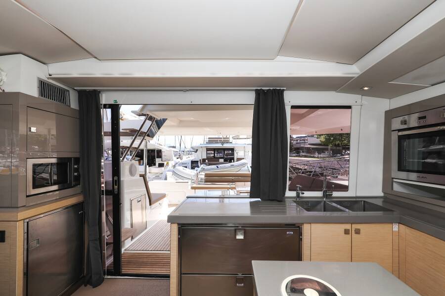 Fountaine Pajot Saona 47 Quintet Nina V