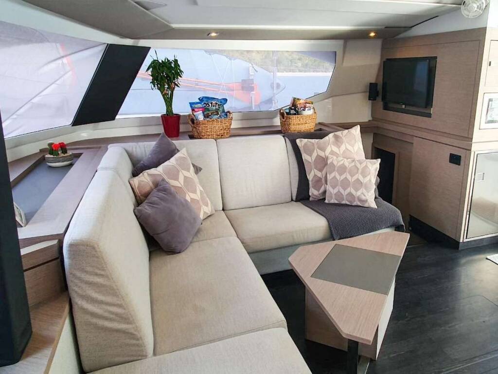 Fountaine Pajot Saona 47 Champs-Elysees
