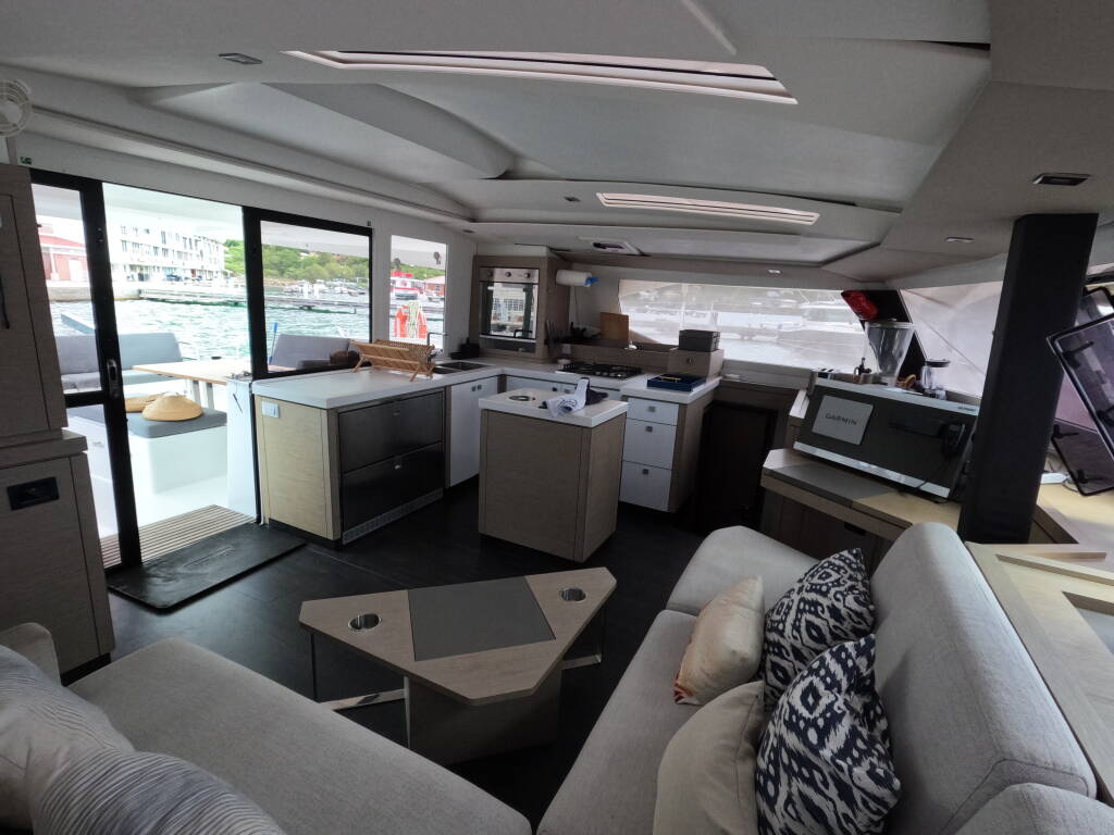 Fountaine Pajot Saona 47 Champs-Elysees