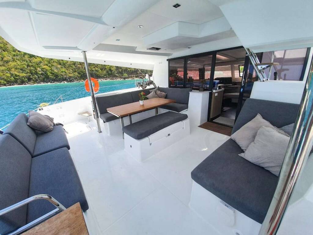 Fountaine Pajot Saona 47 Champs-Elysees
