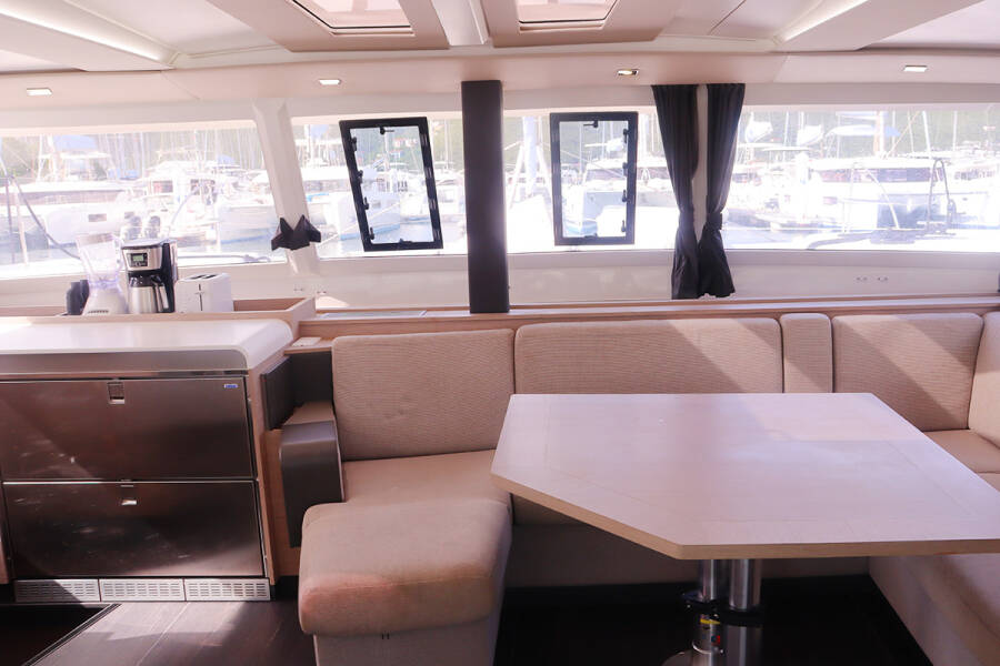 Fountaine Pajot Tanna 47 No Shoes_X