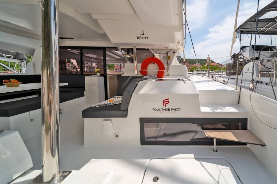 Fountaine Pajot Tanna 47 First Life