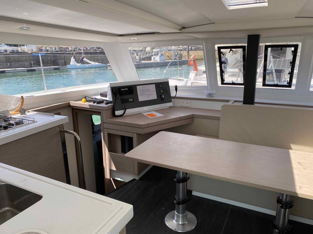 FOUTAINE PAJOT Lucia 40 Ultimo