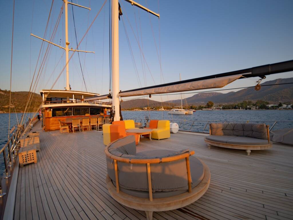 Gulet Caustic Caustic