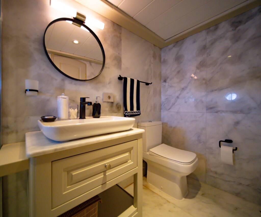 Gulet Caustic Caustic