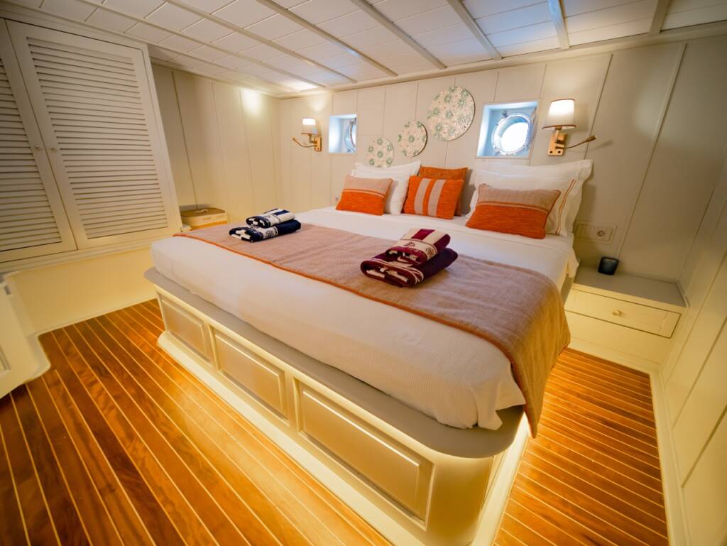 Gulet Caustic Caustic