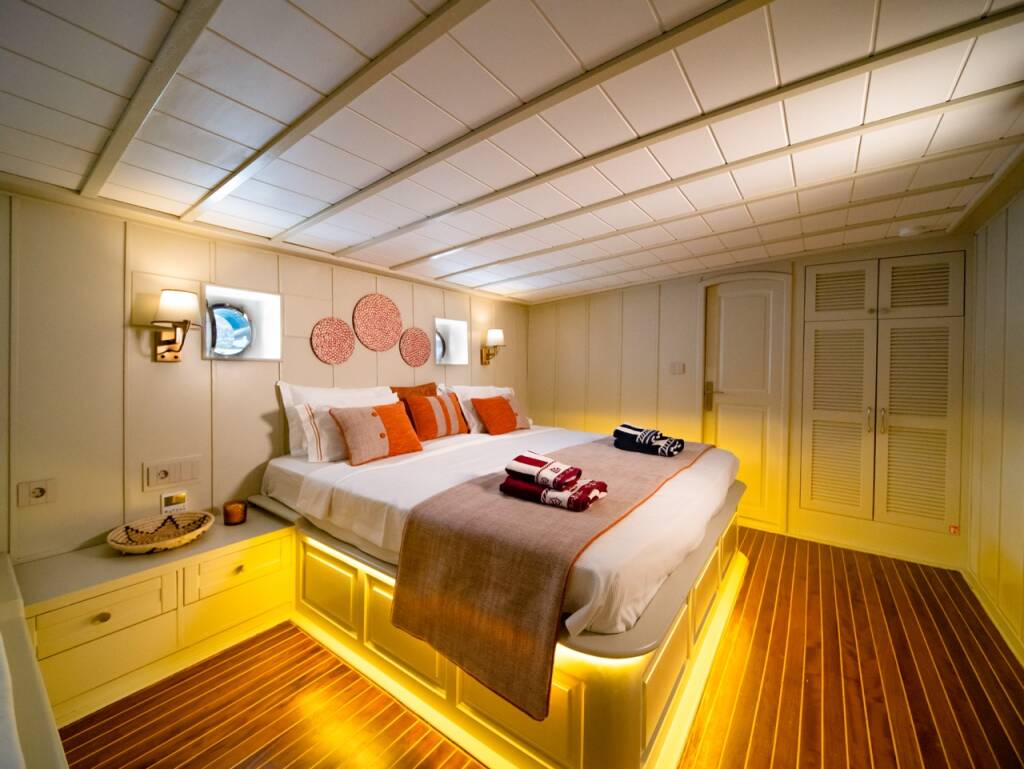 Gulet Caustic Caustic