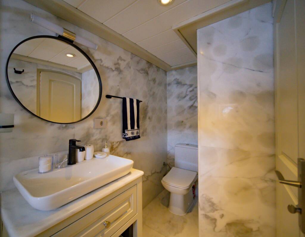 Gulet Caustic Caustic