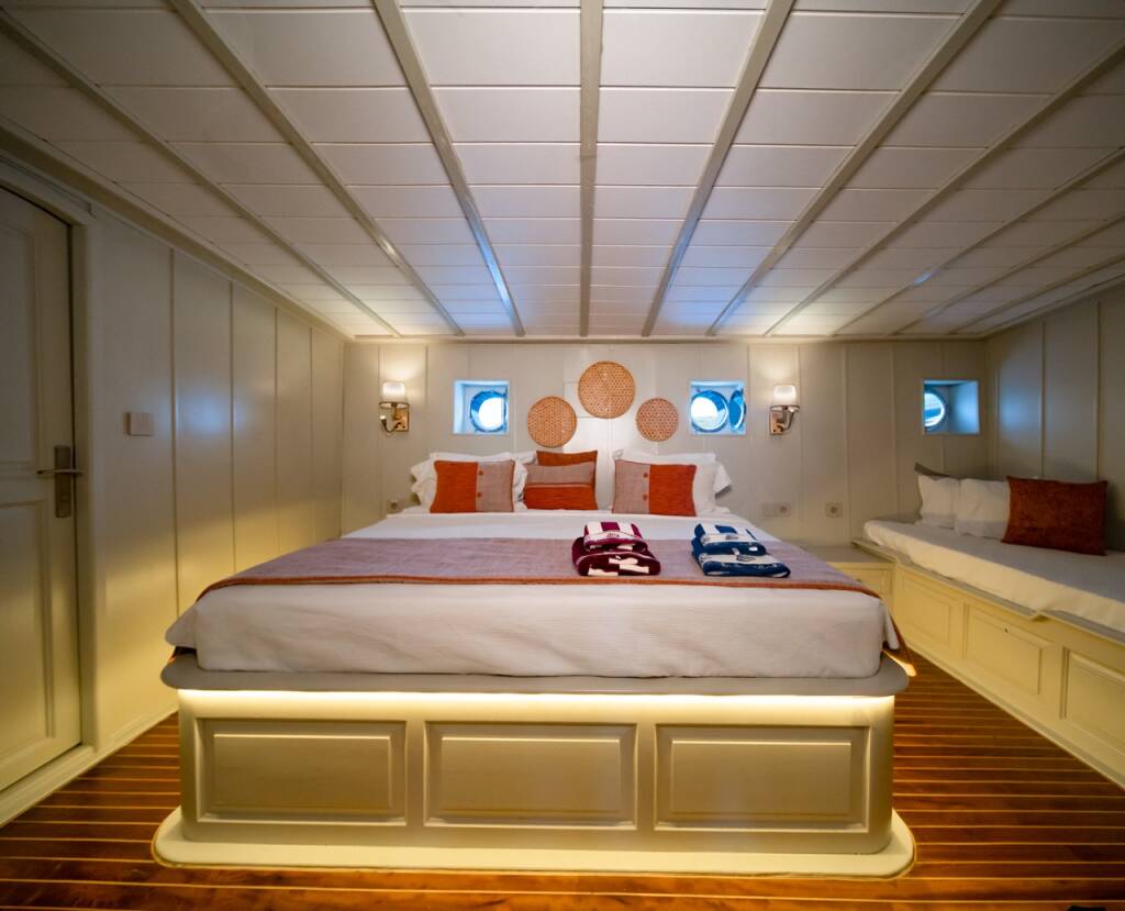 Gulet Caustic Caustic