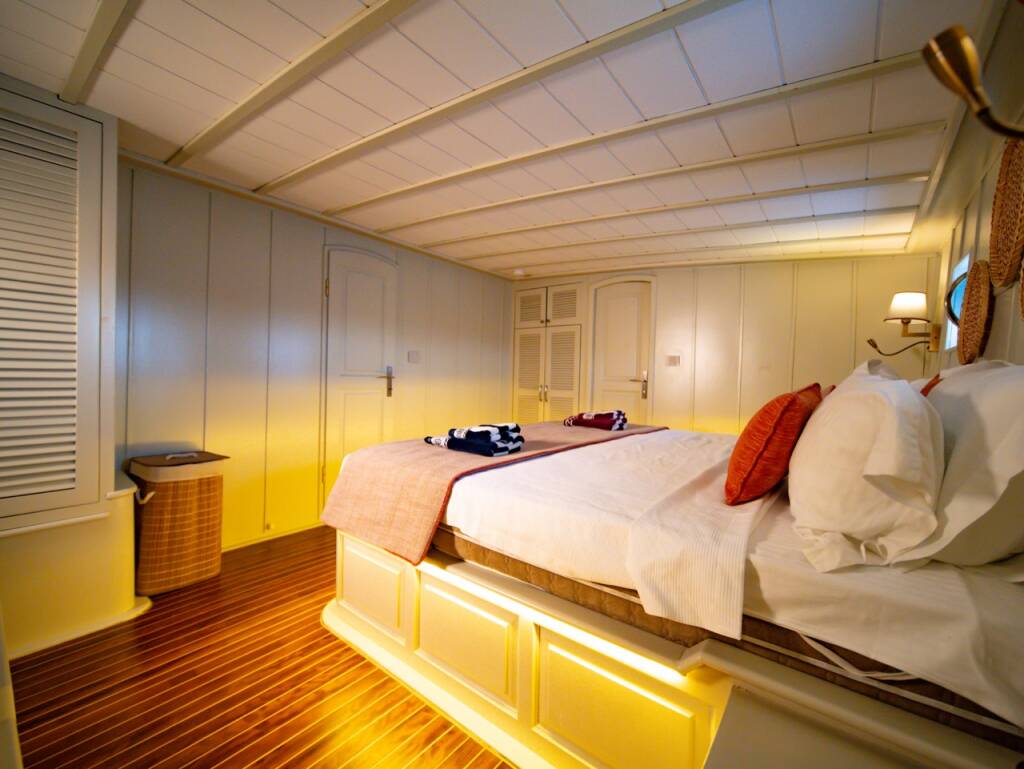 Gulet Caustic Caustic