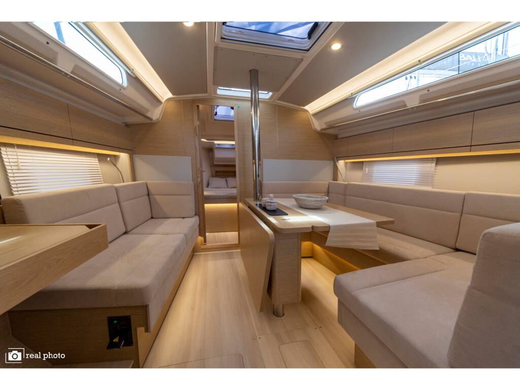 Hanse 388 Tecla - Water maker, Solar Panel - BOTH SAILS triradial, Retractabile Bow Trust