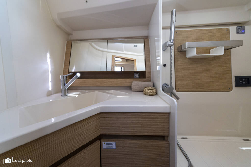 Hanse 388 Tecla - Water maker, Solar Panel - BOTH SAILS triradial, Retractabile Bow Trust