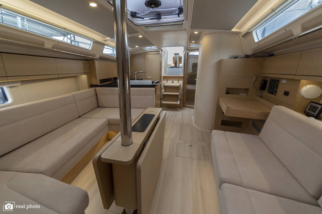 Hanse 388 Tecla - Water maker, Solar Panel - BOTH SAILS triradial, Retractabile Bow Trust
