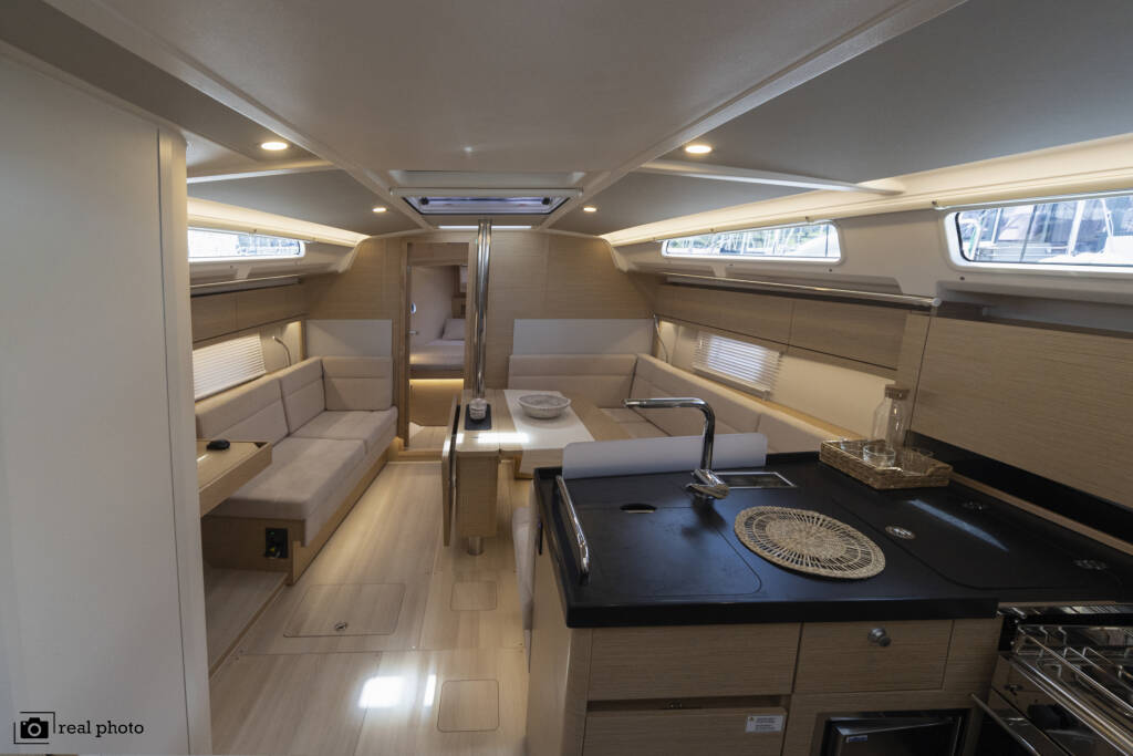 Hanse 388 Tecla - Water maker, Solar Panel - BOTH SAILS triradial, Retractabile Bow Trust