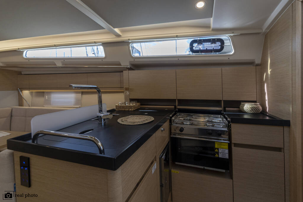 Hanse 388 Tecla - Water maker, Solar Panel - BOTH SAILS triradial, Retractabile Bow Trust