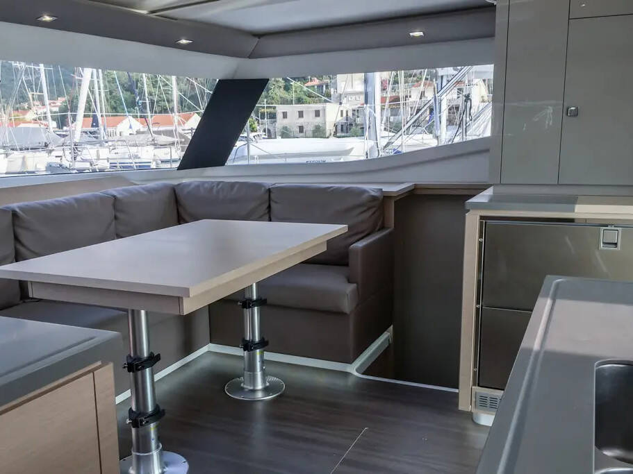 Helia 44  Lounge