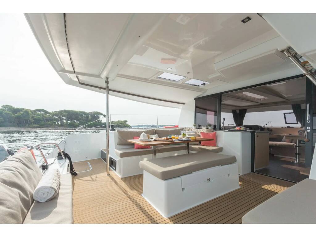 Helia 44  Lounge