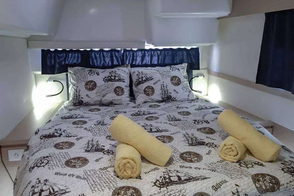 Helia 44  Lounge