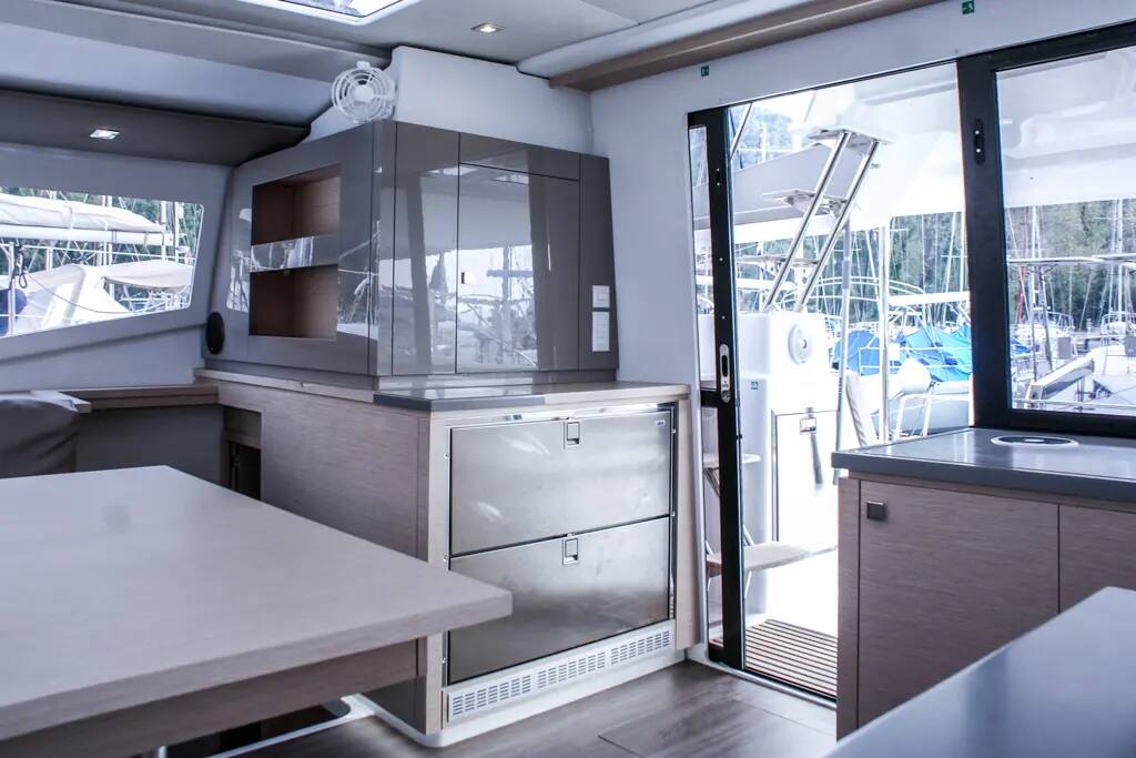 Helia 44  Lounge