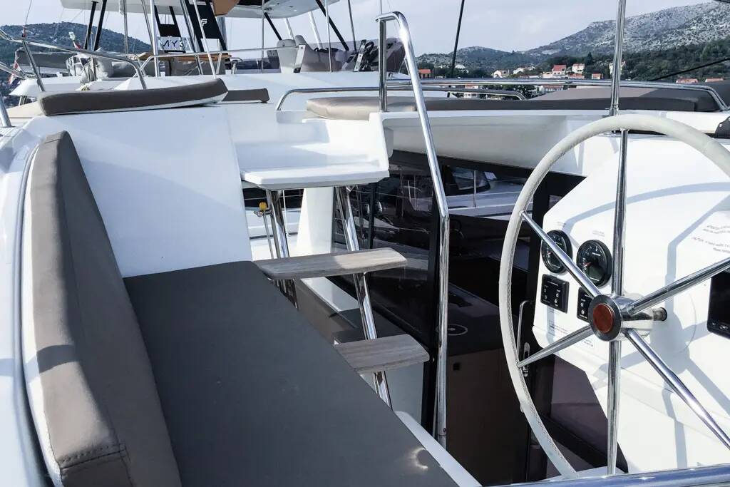 Helia 44  Lounge