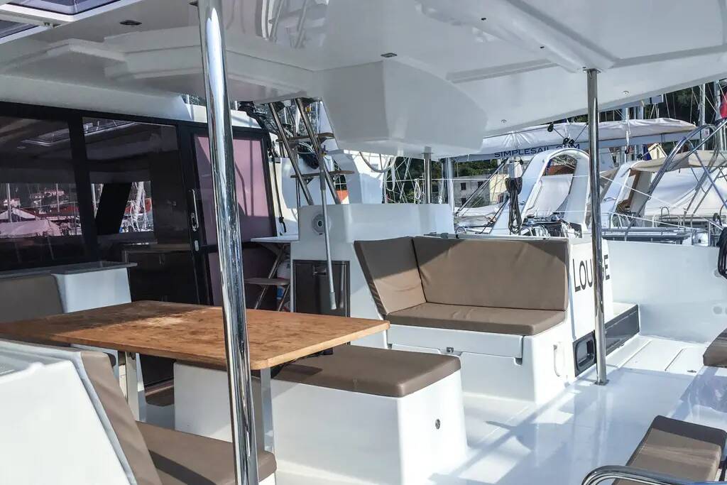Helia 44  Lounge
