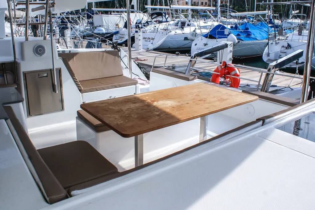 Helia 44  Lounge