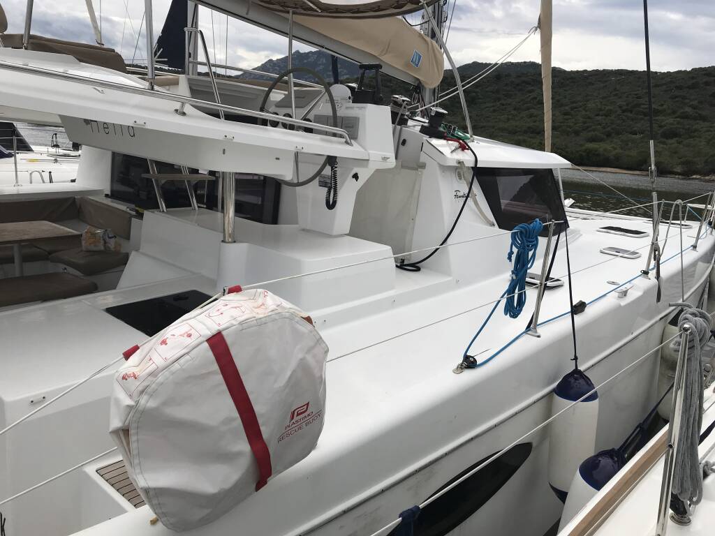 Helia 44 Pixie Dixie (A/C, Generator)