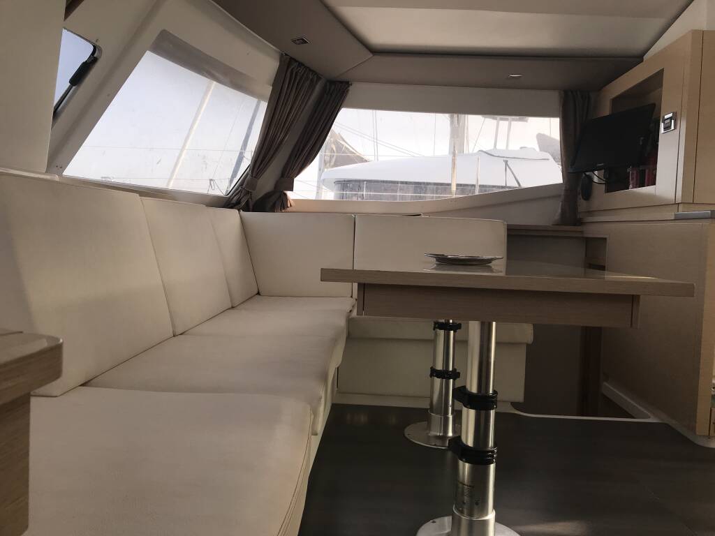 Helia 44 Pixie Dixie (A/C, Generator)