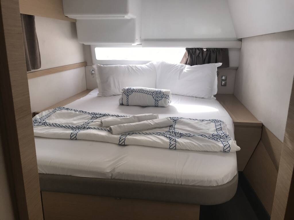 Helia 44 Pixie Dixie (A/C, Generator)