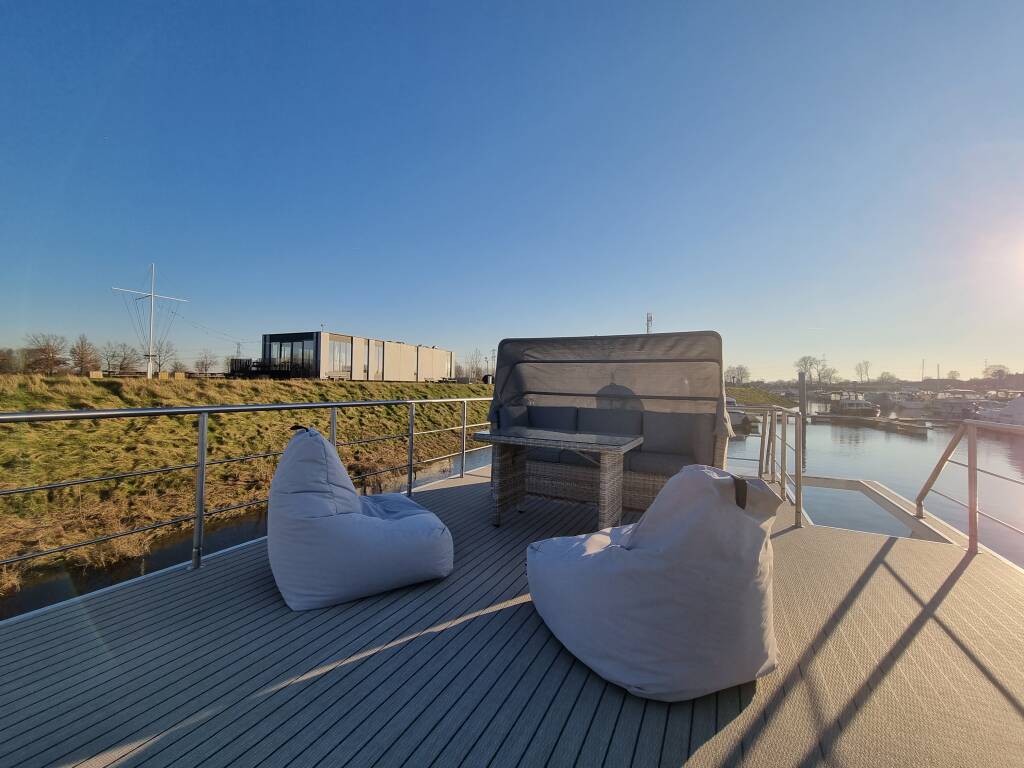 Houseboat  Paris