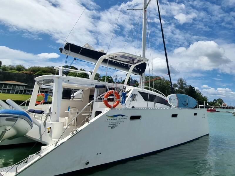 Island Spirit 410 Gauthai