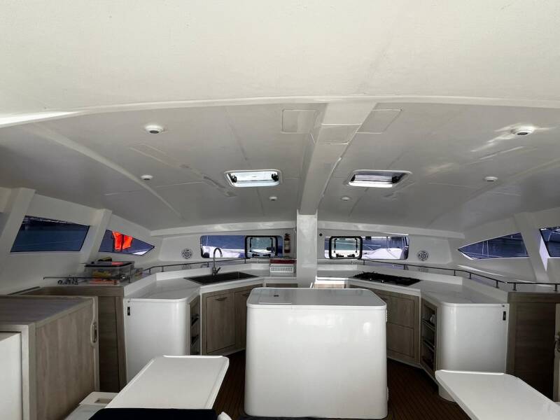 Island Spirit 410 Gauthai