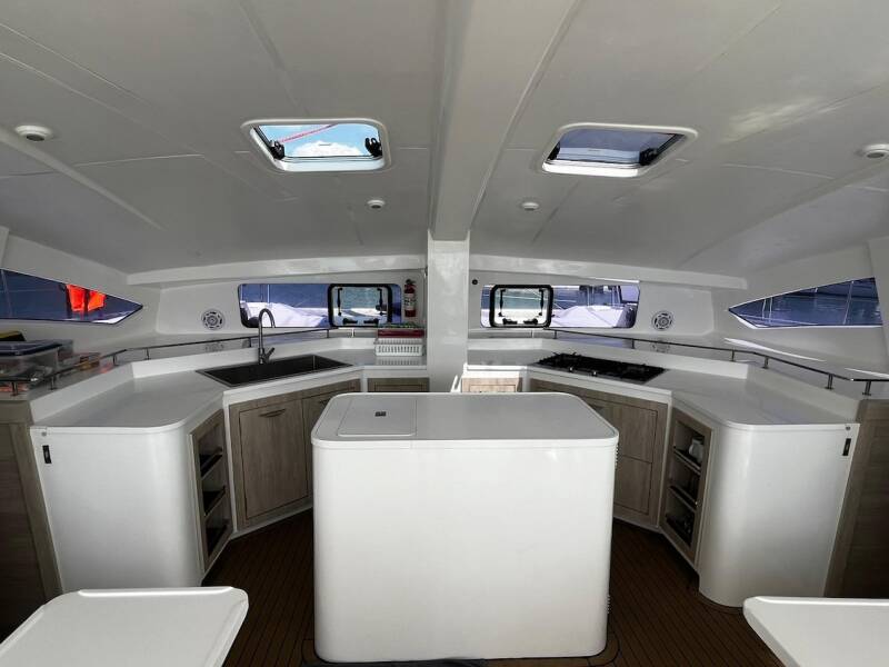 Island Spirit 410 Gauthai