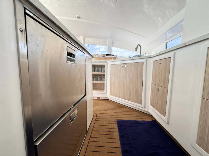 Island Spirit 410 Isle Phantom