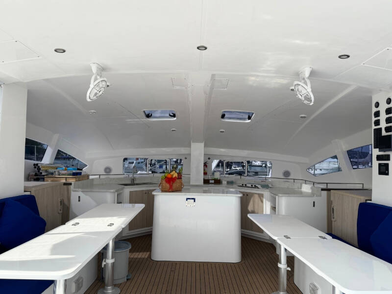Island Spirit 410 Isle Phantom